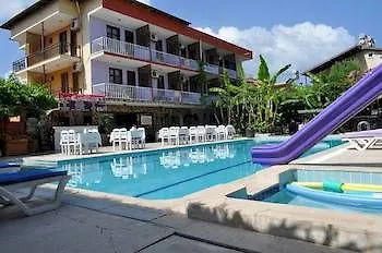 Alis Hotel フェティエ