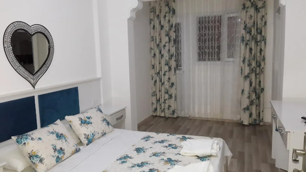 Alis Hotel フェティエ
