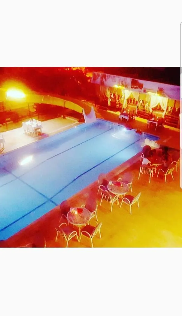 Alis Hotel フェティエ