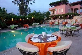 Alis Hotel フェティエ