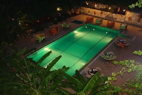 Alis Hotel フェティエ