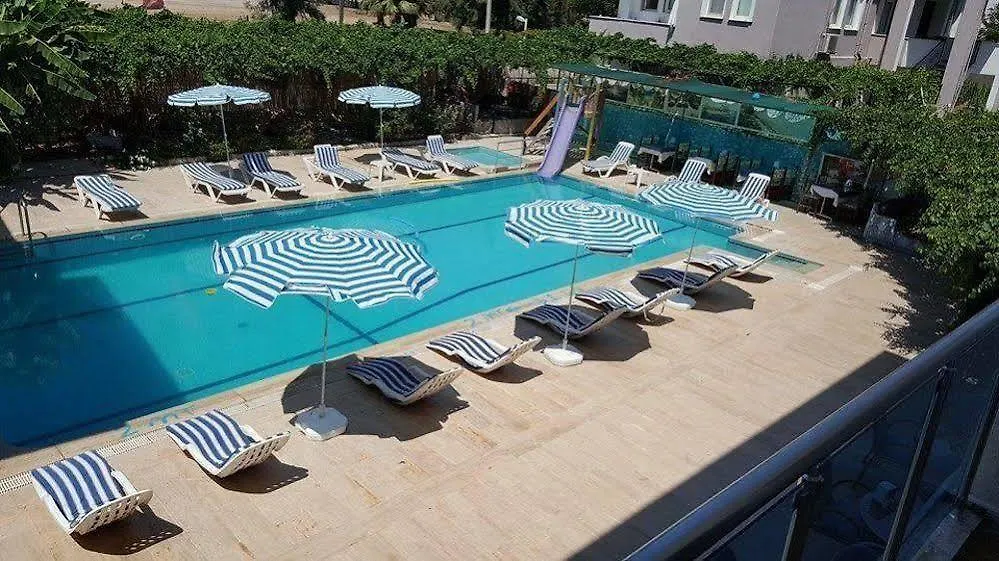 Alis Hotel フェティエ