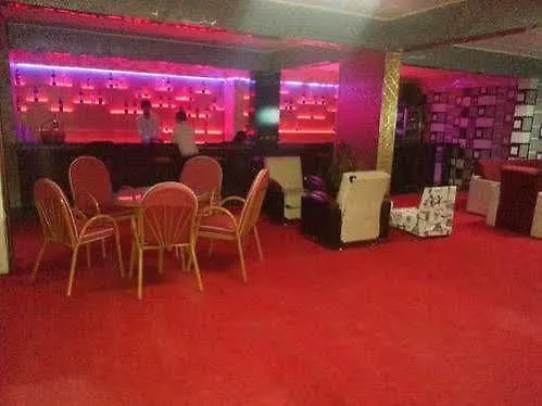 Alis Hotel フェティエ