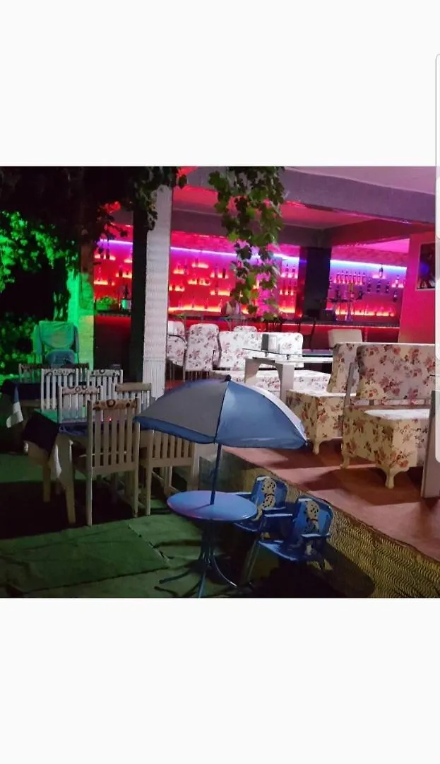 Alis Hotel フェティエ